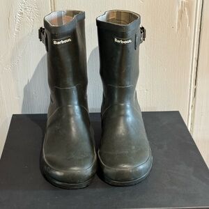 Barbour Black Mid Calf Rubber Rain Boots with Plaid Liner size 2